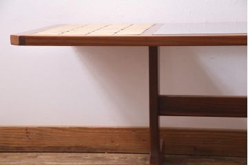 ヴィンテージ家具　G-PLAN　北欧ビンテージ　タイル・ガラス入りセンターテーブル(ローテーブル)(R-037906)