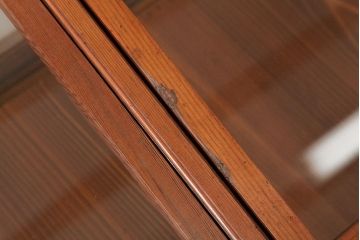 アンティーク家具　ガラス扉　レトロな雰囲気あふれる卓上ガラスケース(ショーケース、陳列棚、コレクションケース)(R-037907)