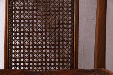 ヴィンテージ家具　北欧ビンテージ　G-PLAN(ジープラン)　メッシュバックの素材感がアクセントのダイニングチェア(椅子)(R-037909)