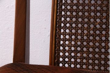 ヴィンテージ家具　北欧ビンテージ　G-PLAN(ジープラン)　メッシュバックの素材感がアクセントのダイニングチェア(椅子)(R-037909)