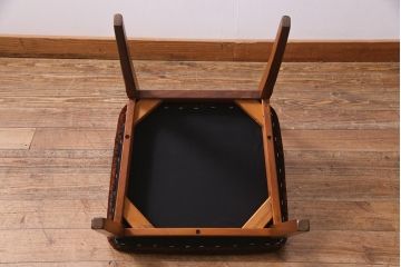 ヴィンテージ家具　北欧ビンテージ　G-PLAN(ジープラン)　メッシュバックの素材感がアクセントのダイニングチェア(椅子)(R-037909)