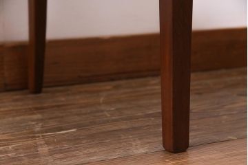 ヴィンテージ家具　北欧ビンテージ　G-PLAN(ジープラン)　メッシュバックの素材感がアクセントのダイニングチェア(椅子)(R-037909)