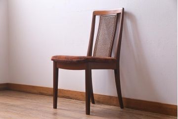 ヴィンテージ家具　北欧ビンテージ　G-PLAN(ジープラン)　メッシュバックがアクセントのダイニングチェア(椅子)(R-037910)