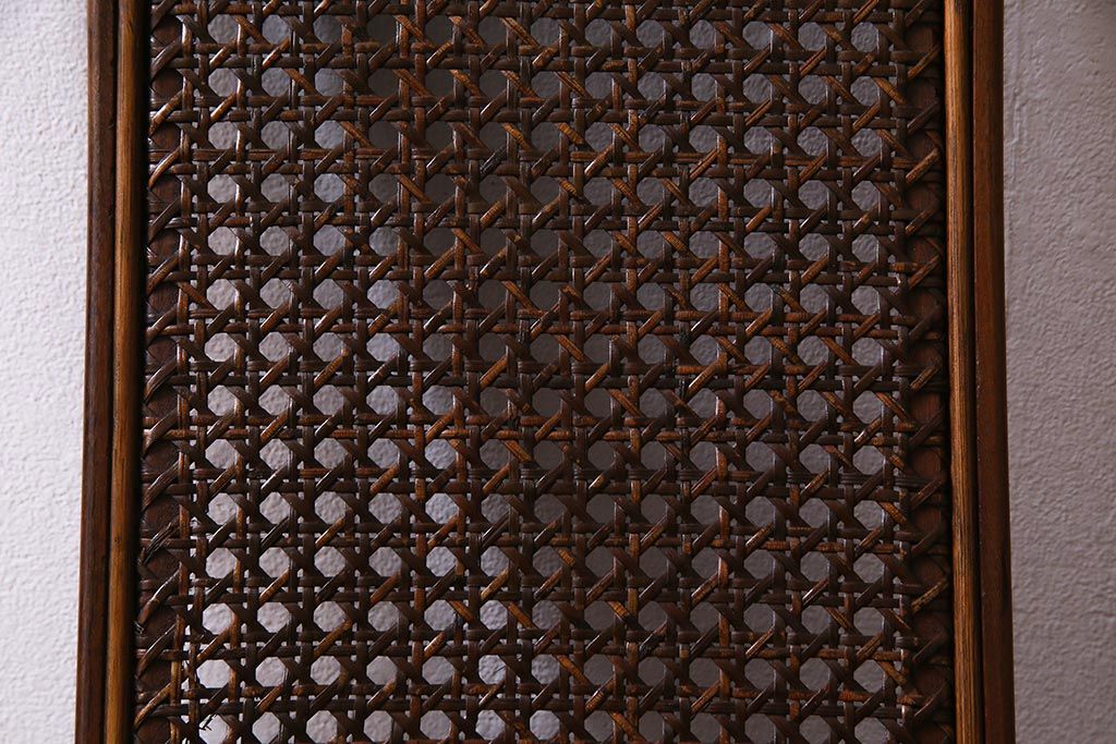 ヴィンテージ家具　北欧ビンテージ　G-PLAN(ジープラン)　メッシュバックがアクセントのダイニングチェア(椅子)(R-037910)