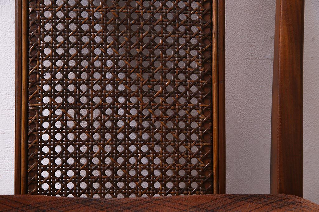 ヴィンテージ家具　北欧ビンテージ　G-PLAN(ジープラン)　メッシュバックがアクセントのダイニングチェア(椅子)(R-037910)