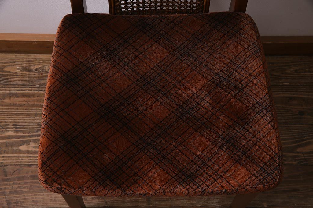 ヴィンテージ家具　北欧ビンテージ　G-PLAN(ジープラン)　メッシュバックがアクセントのダイニングチェア(椅子)(R-037910)