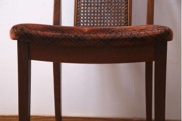 ヴィンテージ家具　北欧ビンテージ　G-PLAN(ジープラン)　メッシュバックがアクセントのダイニングチェア(椅子)(R-037910)