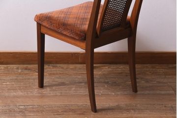 ヴィンテージ家具　北欧ビンテージ　G-PLAN(ジープラン)　メッシュバックがアクセントのダイニングチェア(椅子)(R-037910)