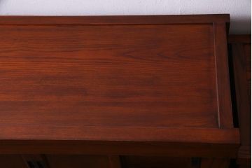 新古品　民芸家具　ニレ無垢材　重厚感と上品さを醸し出す重ね水屋箪笥(収納棚、食器棚、キャビネット)(R-037911)