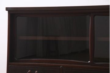 アンティーク家具　和製アンティーク　鉄脚付リメイク　銅金具がモダンな印象のリビングボード(ローボード、戸棚、収納棚)(R-037915)
