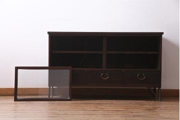 アンティーク家具　和製アンティーク　鉄脚付リメイク　銅金具がモダンな印象のリビングボード(ローボード、戸棚、収納棚)(R-037915)