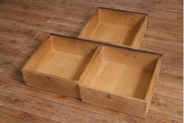 アンティーク家具　和製アンティーク　鉄脚付リメイク　銅金具がモダンな印象のリビングボード(ローボード、戸棚、収納棚)(R-037915)