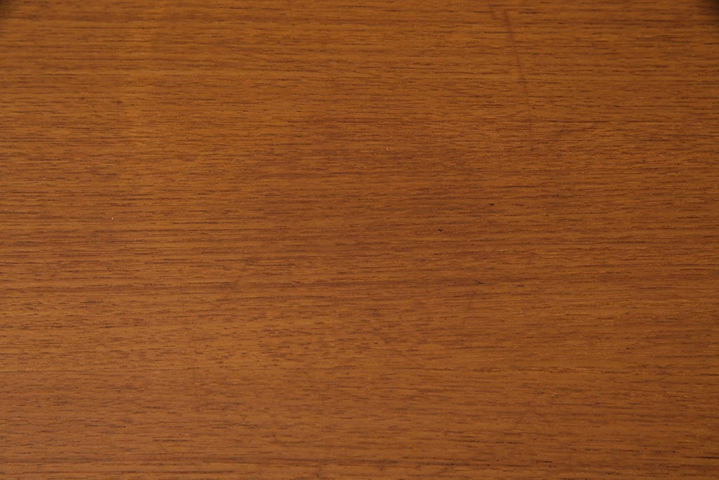 ヴィンテージ家具　北欧ビンテージ　スクエアのデザインが目を引くサイドボード(収納棚、戸棚)(R-037916)