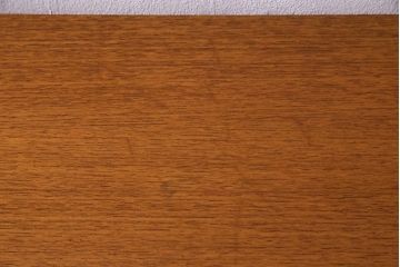 ヴィンテージ家具　北欧ビンテージ　スクエアのデザインが目を引くサイドボード(収納棚、戸棚)(R-037916)