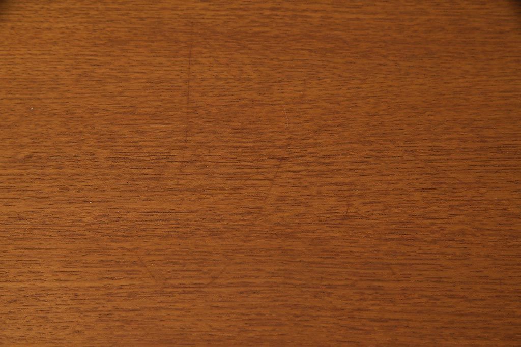 ヴィンテージ家具　北欧ビンテージ　スクエアのデザインが目を引くサイドボード(収納棚、戸棚)(R-037916)