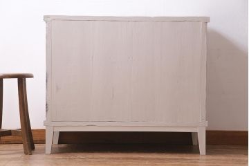 アンティーク家具　昭和初期　脚付きリメイク　ダイヤガラス・当店オリジナルガラス　シャビーな雰囲気のペイントがお洒落なキャビネット(収納棚、戸棚、リビングボード)(R-037917)
