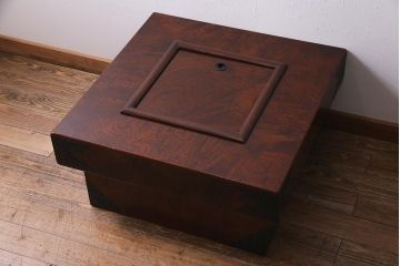 中古　駿河民芸　民芸家具　美しい杢目と金具が目を引く角火鉢(木製火鉢、長火鉢、囲炉裏)(R-037918)