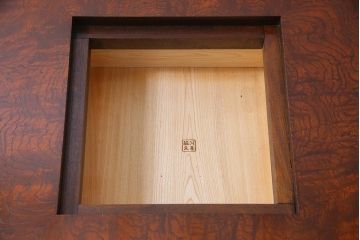 中古　駿河民芸　民芸家具　美しい杢目と金具が目を引く角火鉢(木製火鉢、長火鉢、囲炉裏)(R-037918)