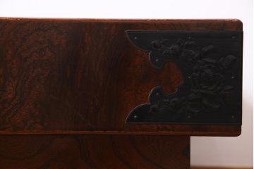 中古　駿河民芸　民芸家具　美しい杢目と金具が目を引く角火鉢(木製火鉢、長火鉢、囲炉裏)(R-037918)