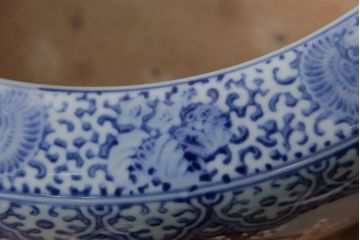 アンティーク雑貨　鶴・松・梅　吉祥文　縁起の良い図柄の窓絵瀬戸火鉢(R-037924)