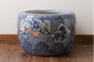 アンティーク雑貨　鶴・松・梅　吉祥文　縁起の良い図柄の窓絵瀬戸火鉢(R-037924)