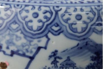 アンティーク雑貨　鶴・松・梅　吉祥文　縁起の良い図柄の窓絵瀬戸火鉢(R-037924)