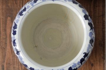 アンティーク雑貨　蔦・山水図　個性を感じさせる和モダンな瀬戸火鉢(R-037926)