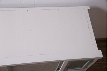 アンティーク家具　モールガラス・当店オリジナルガラス入り　淡い色がおしゃれなペイントキャビネット(収納棚、戸棚)(R-037930)