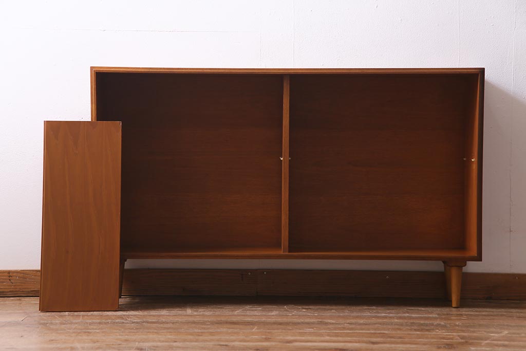 ヴィンテージ家具　北欧ビンテージ　チーク材　すっきりとした佇まいのディスプレイラック(キャビネット、飾り棚)(R-037937)