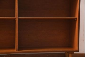 ヴィンテージ家具　北欧ビンテージ　チーク材　すっきりとした佇まいのディスプレイラック(キャビネット、飾り棚)(R-037937)