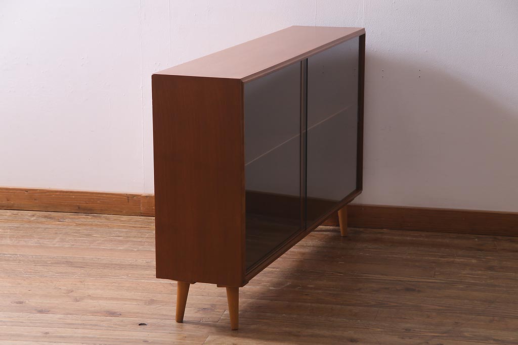 ヴィンテージ家具　北欧ビンテージ　チーク材　すっきりとした佇まいのディスプレイラック(キャビネット、飾り棚)(R-037937)