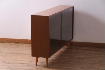ヴィンテージ家具　北欧ビンテージ　チーク材　すっきりとした佇まいのディスプレイラック(キャビネット、飾り棚)(R-037937)