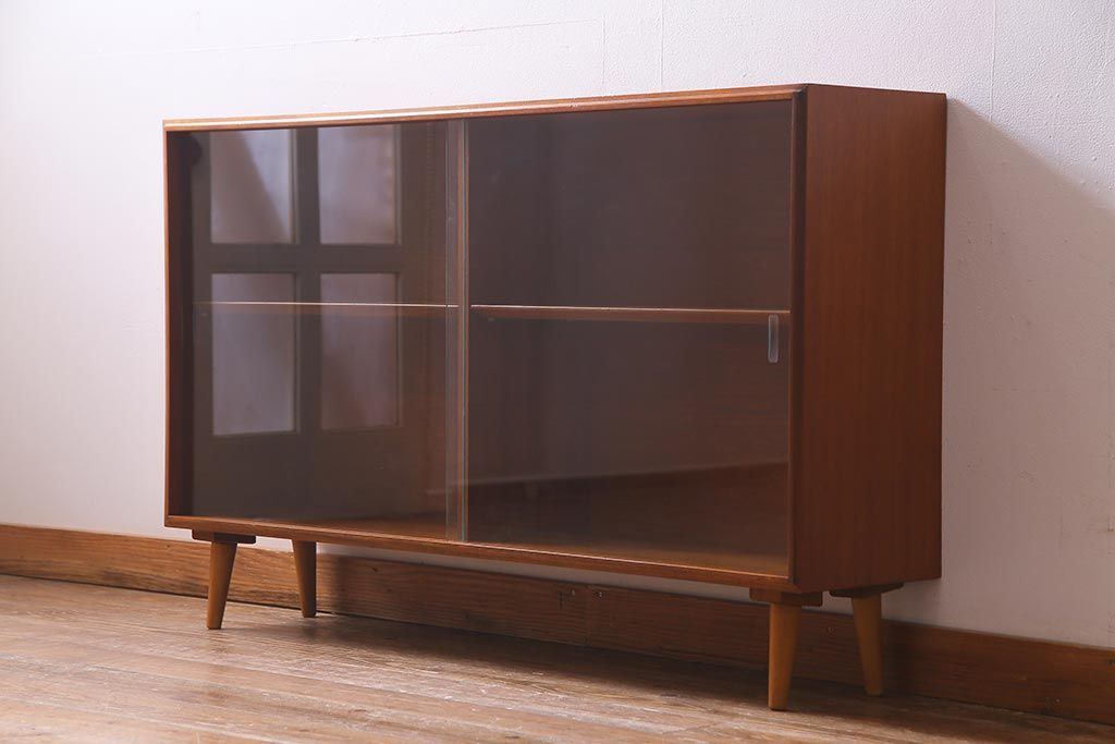 ヴィンテージ家具　北欧ビンテージ　チーク材　すっきりとした佇まいのディスプレイラック(キャビネット、飾り棚)(R-037937)