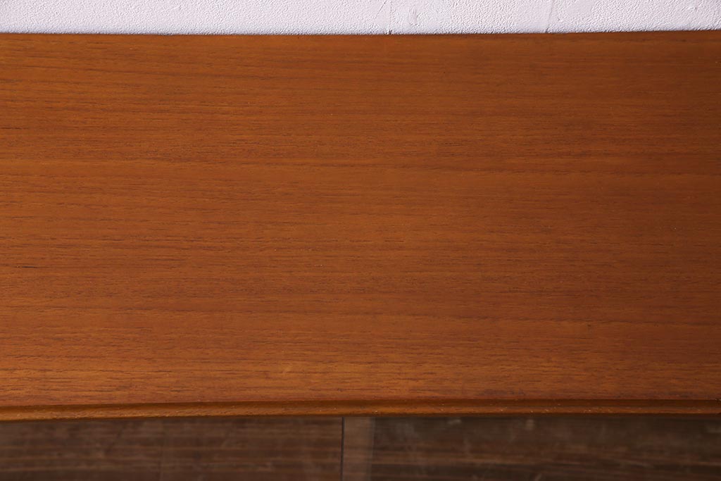 ヴィンテージ家具　北欧ビンテージ　チーク材　すっきりとした佇まいのディスプレイラック(キャビネット、飾り棚)(R-037937)