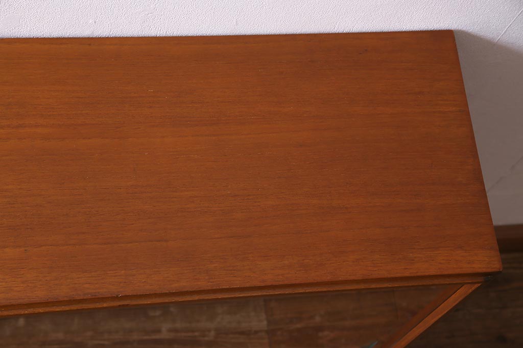 ヴィンテージ家具　北欧ビンテージ　チーク材　すっきりとした佇まいのディスプレイラック(キャビネット、飾り棚)(R-037937)