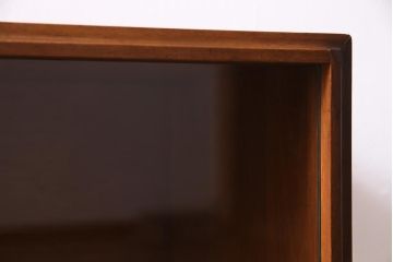 ヴィンテージ家具　北欧ビンテージ　チーク材　すっきりとした佇まいのディスプレイラック(キャビネット、飾り棚)(R-037937)