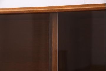 ヴィンテージ家具　北欧ビンテージ　チーク材　すっきりとした佇まいのディスプレイラック(キャビネット、飾り棚)(R-037937)