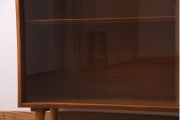 ヴィンテージ家具　北欧ビンテージ　チーク材　すっきりとした佇まいのディスプレイラック(キャビネット、飾り棚)(R-037937)