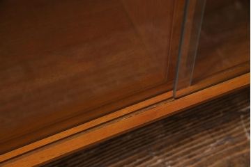 ヴィンテージ家具　北欧ビンテージ　チーク材　すっきりとした佇まいのディスプレイラック(キャビネット、飾り棚)(R-037937)