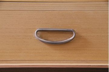 中古　国産　高級品　総桐材　桐紋様金具　しっとりとした佇まいが品のある重ね桐箪笥(和タンス、衣装箪笥、衣装盆付き、桐たんす)(R-037939)