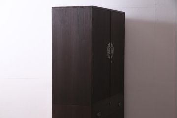 中古　国産　高級品　総桐材　桐紋様金具　しっとりとした佇まいが品のある重ね桐箪笥(和タンス、衣装箪笥、衣装盆付き、桐たんす)(R-037939)