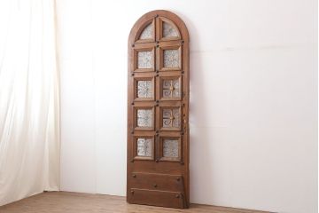ヴィンテージ建具　フランスビンテージ　アーチ型　アイアングリルが目を引くオーク材製のドア(面格子、扉)(R-037954)