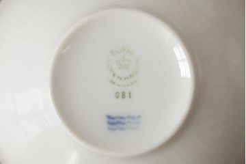 中古　ROYAL COPENHAGEN(ロイヤルコペンハーゲン)　ホワイトフルーテッド ハーフレース　ティーカップ&ソーサー4客セット(洋食器)(R-037960)