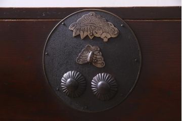 アンティーク家具　昭和初期　前面ケヤキ材　漆塗り　味わい深い佇まいがおしゃれな鉄脚付きローボード(ローチェスト、引き出し、衣装箪笥、テレビ台)(R-037965)