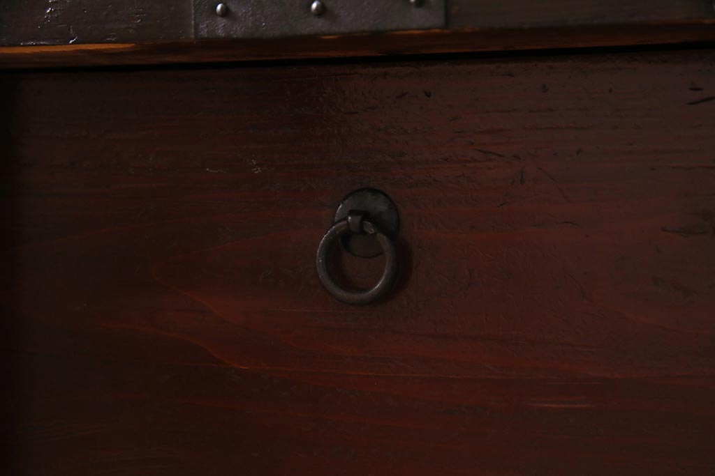 アンティーク家具　昭和初期　前面ケヤキ材　漆塗り　味わい深い佇まいがおしゃれな鉄脚付きローボード(ローチェスト、引き出し、衣装箪笥、テレビ台)(R-037966)