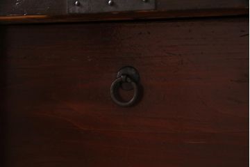 アンティーク家具　昭和初期　前面ケヤキ材　漆塗り　味わい深い佇まいがおしゃれな鉄脚付きローボード(ローチェスト、引き出し、衣装箪笥、テレビ台)(R-037966)