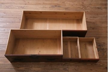 アンティーク家具　昭和初期　前面ケヤキ材　漆塗り　味わい深い佇まいがおしゃれな鉄脚付きローボード(ローチェスト、引き出し、衣装箪笥、テレビ台)(R-037966)