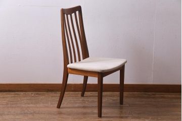 ヴィンテージ家具　北欧ビンテージ　G-PLAN(ジープラン)　チーク材の温もり溢れるダイニングチェア(椅子)(R-037969)