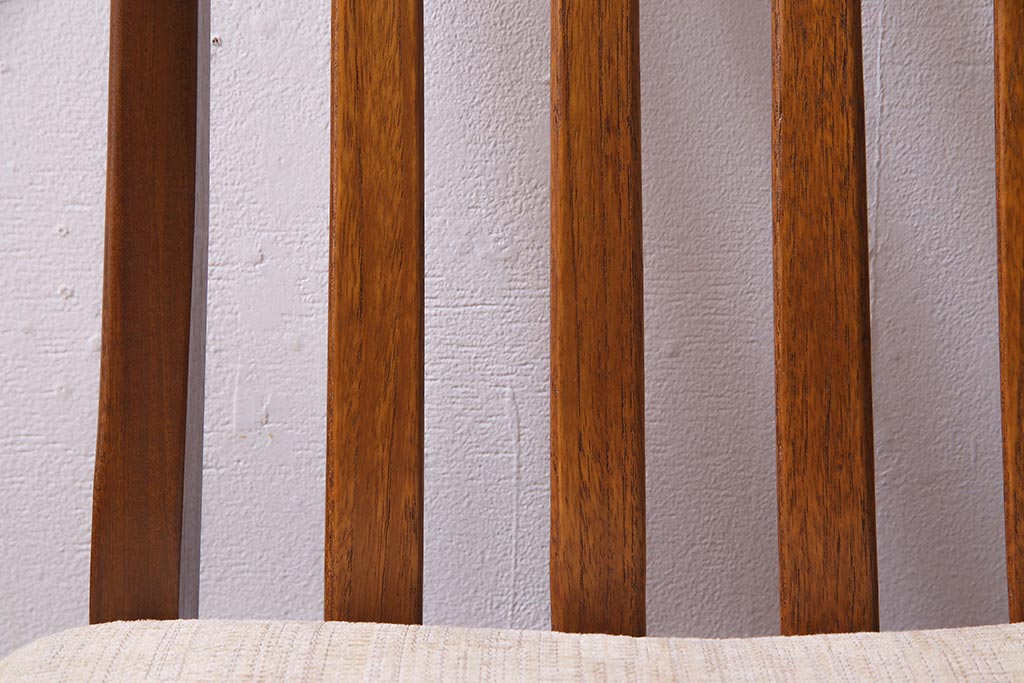 ヴィンテージ家具　北欧ビンテージ　G-PLAN(ジープラン)　チーク材の温もり溢れるダイニングチェア(椅子)(R-037972)