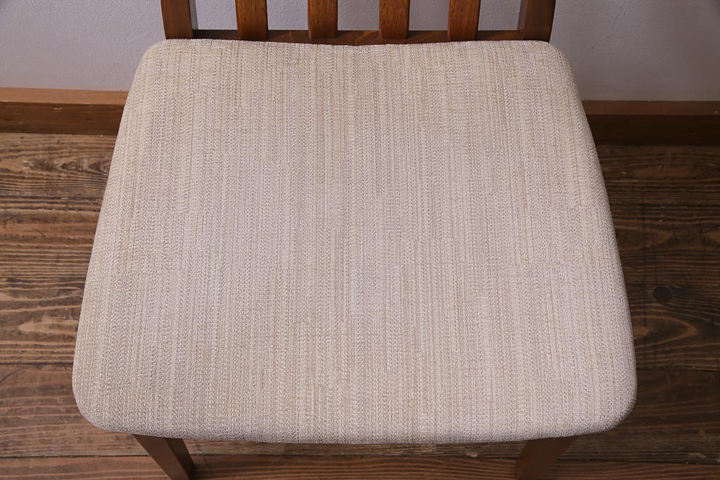 ヴィンテージ家具　北欧ビンテージ　G-PLAN(ジープラン)　チーク材の温もり溢れるダイニングチェア(椅子)(R-037972)